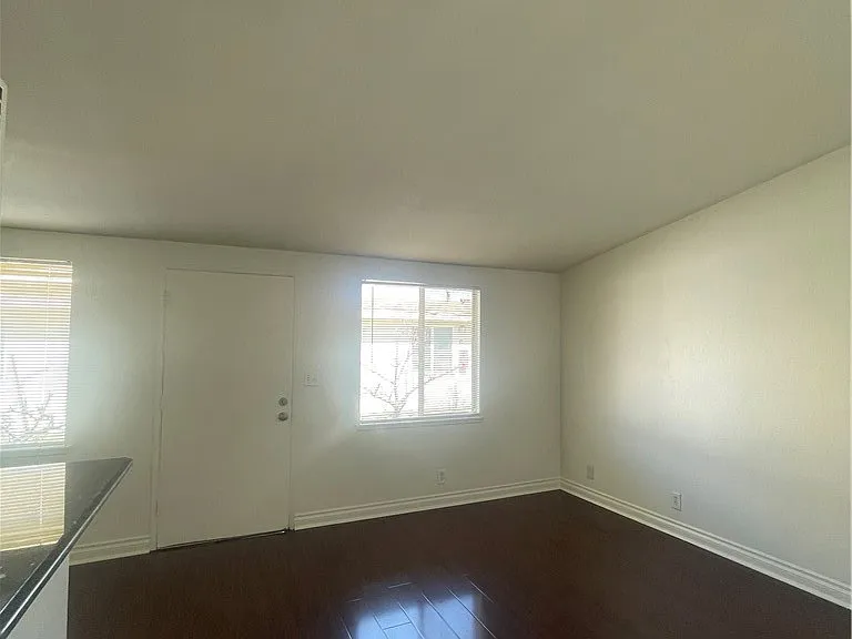 528 Cherry Ave #B — Photo 4