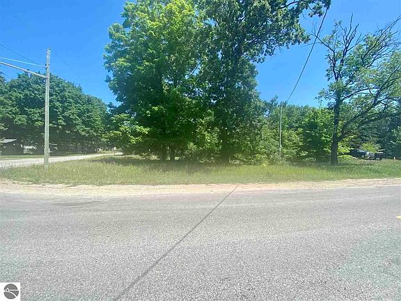 4th image of 2983 Ironwood Dr E