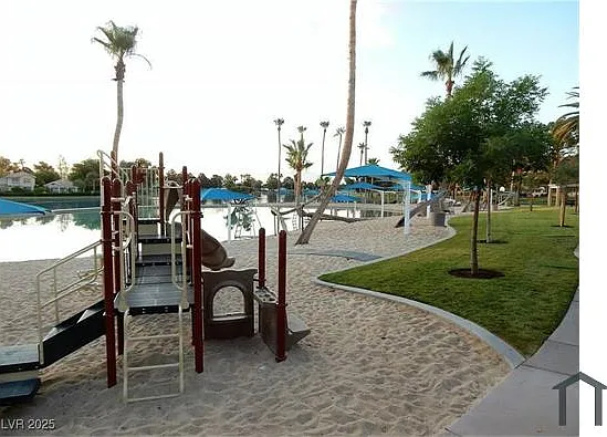 3 bed, 1109 sqft, $1,995 — Photo 3