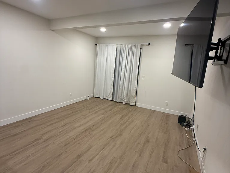 225 S Ventura Rd #84 — Photo 1