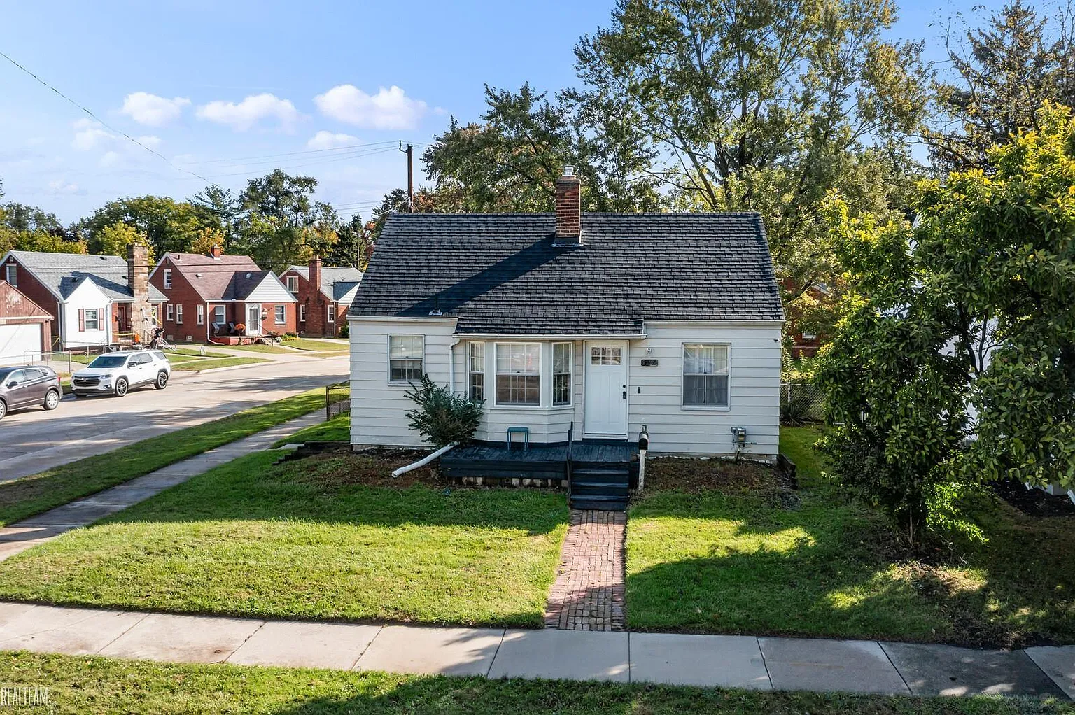 21140 Beechwood Ave photo 1