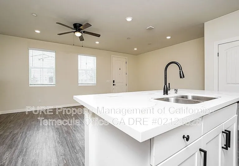 30383 Town Square Dr — Photo 5