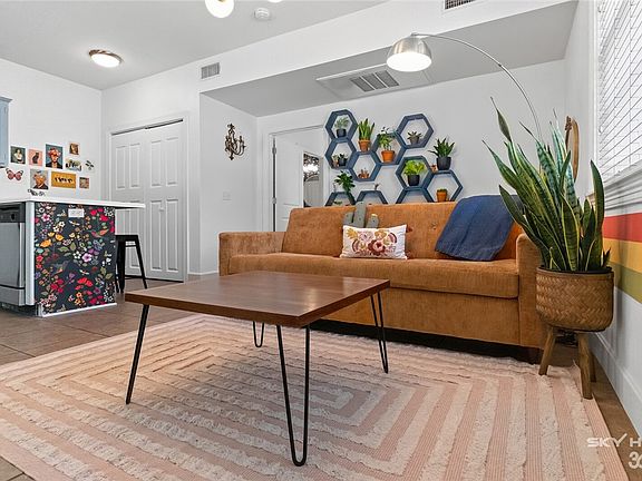 2nd image of 204 N Shipley Aly APT 103
