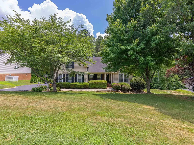 137 Whispering Woods Pl — Photo 3