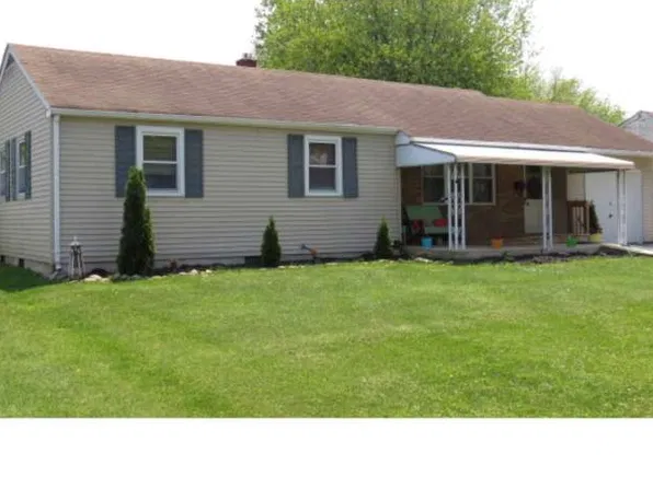 18 E Clairmont Dr, Newark, DE 19702