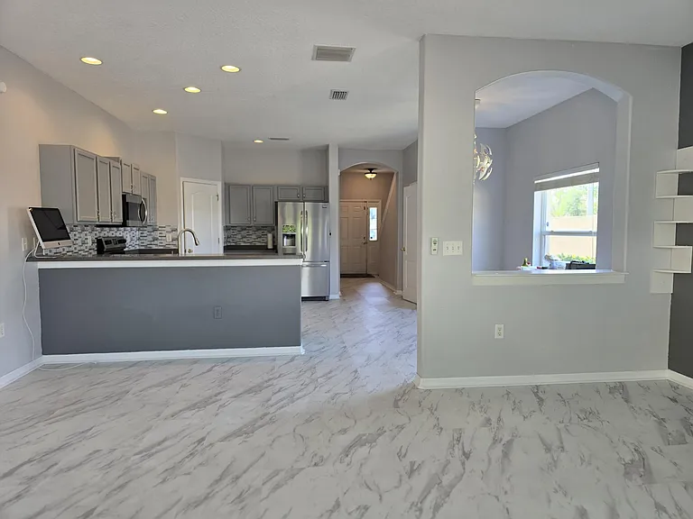 1112 Andrew Aviles Cir — Photo 2