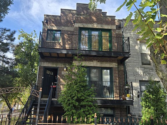 2nd image of 2452 W Taylor St #1