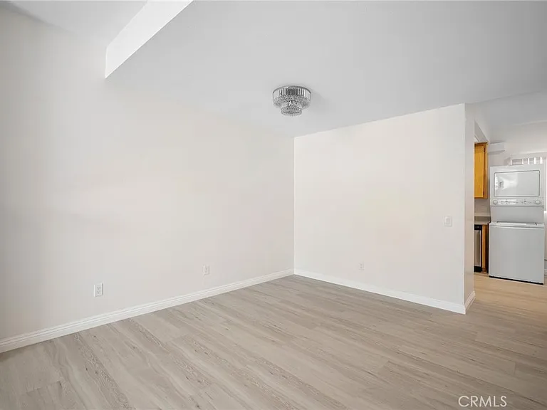 4328 Whitsett Ave — Photo 10