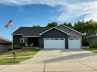 1329 Linden Dr, Blair, NE 68008