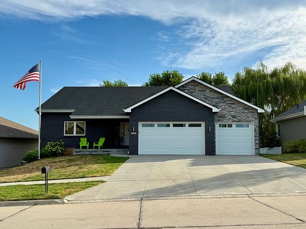 1329 Linden Dr