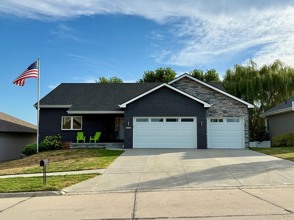 1329 Linden Dr - Property Image