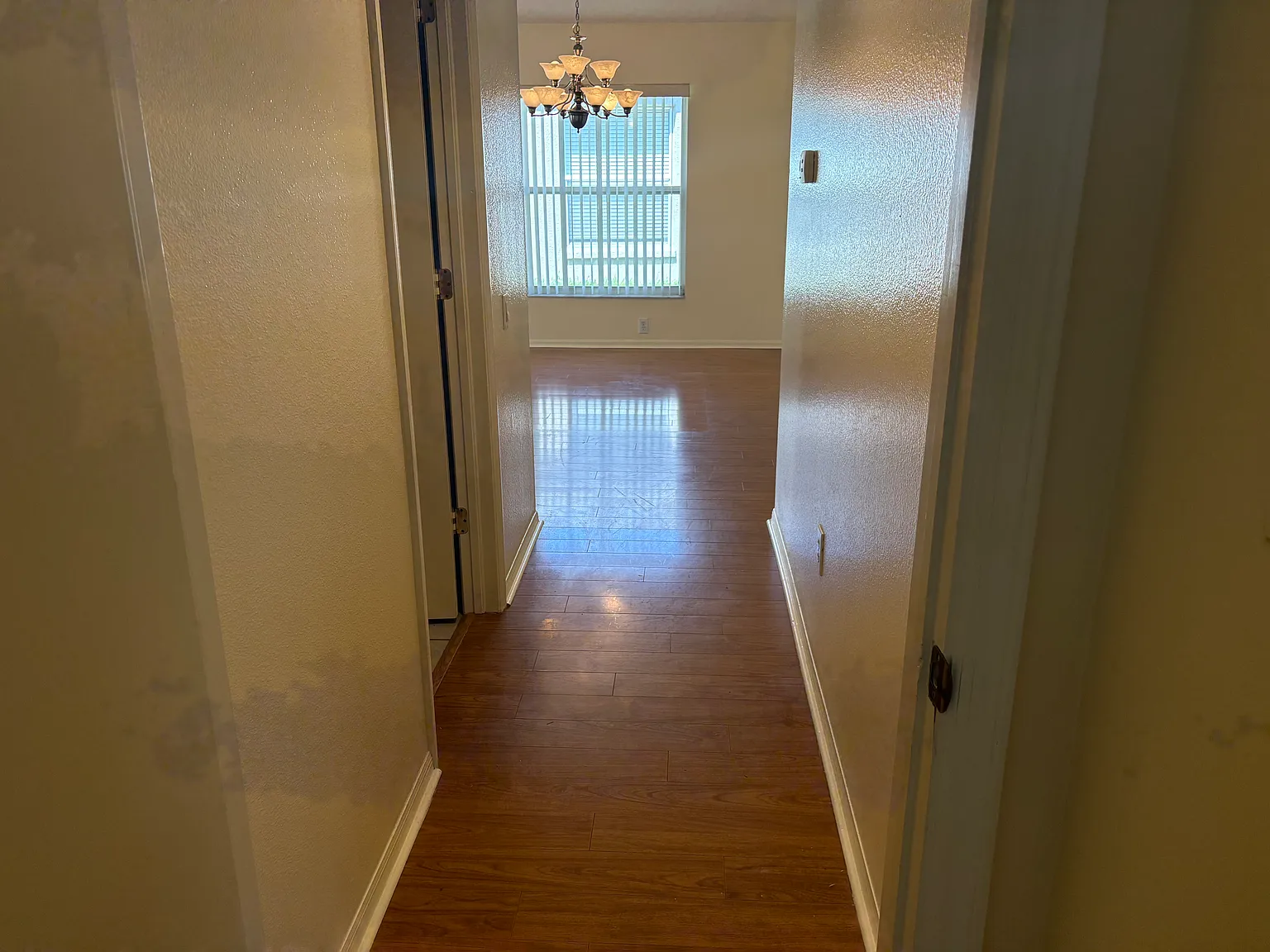 4 bed, 2.0 bath, 1956 sqft, $2,500 — Photo 4