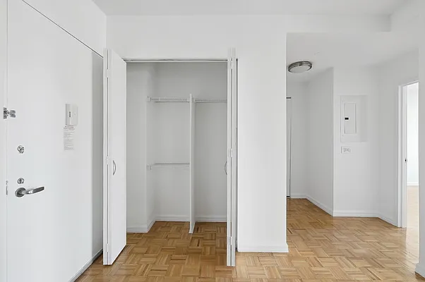 Rented by Greystar | media 11