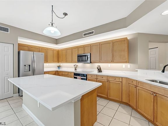4th image of 14250 Royal Harbour Ct Unit 318