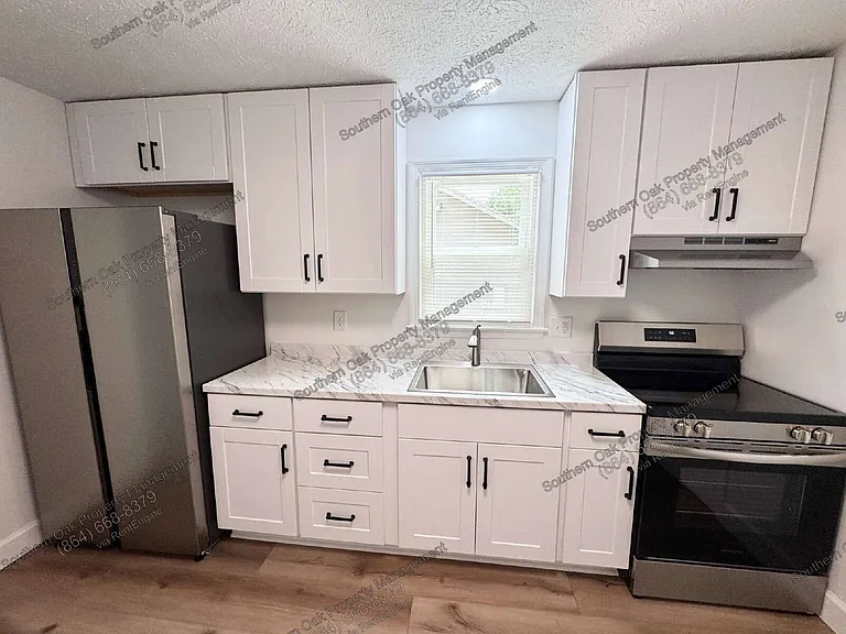 104 Caron Ln — Photo 3