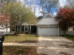 315 Victorian Ln, Belleville, MI 48111