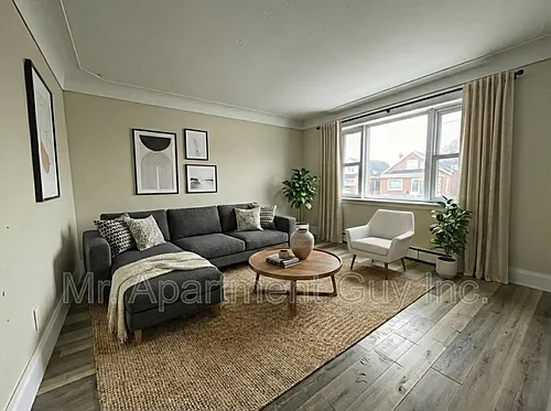 1454 Barton St E #4 Photo 1