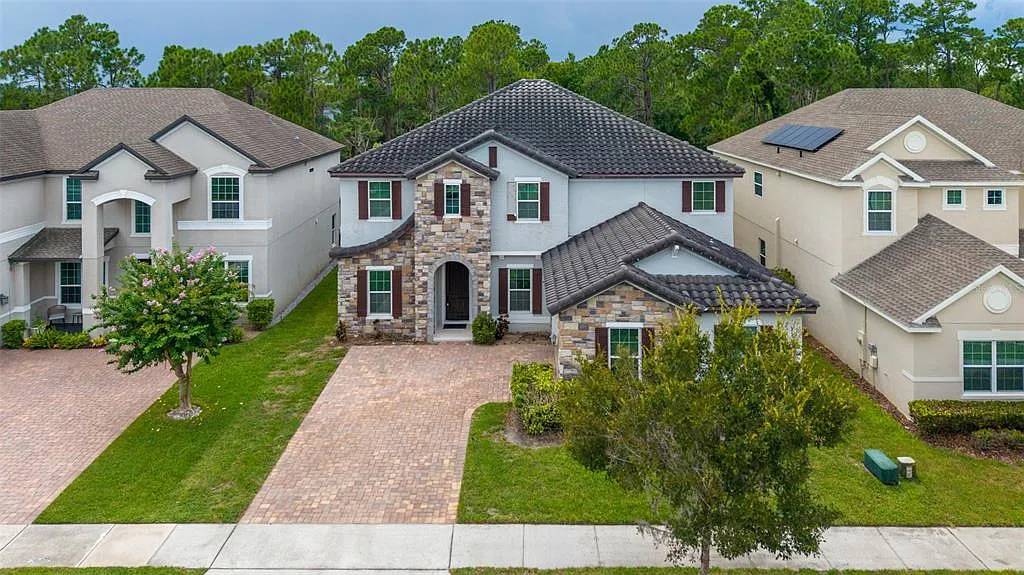 6 bed, 4.5 bath, 4161 sqft, $7,500 — Photo 1