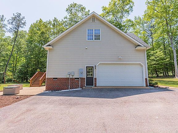 4th image of 5417 White Oak Cir