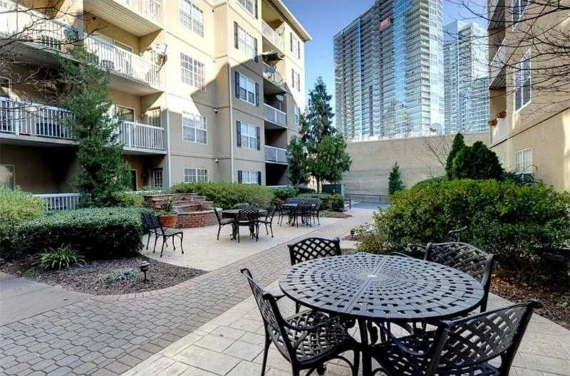 2 bed, 1140 sqft, $2,350 — Photo 3