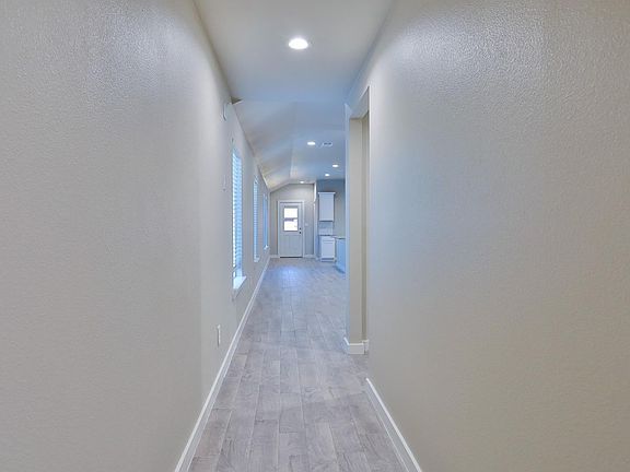 3rd image of 4718 126th St
