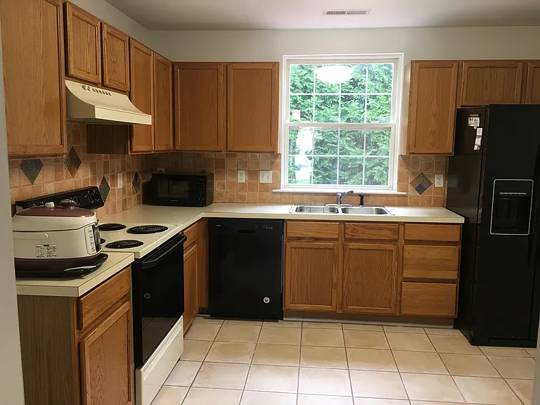 3703 Queenswood Ln — Photo 6