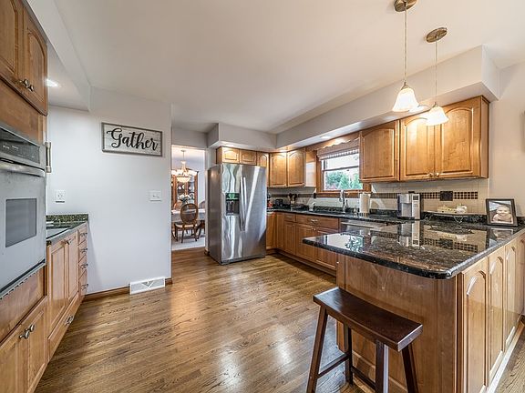 5th image of 3110 Royal Windsor Dr