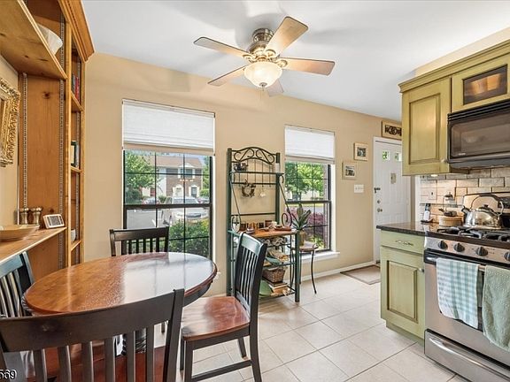 5th image of 276 Penns Way
