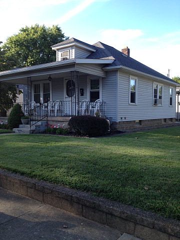 1st image of 571 Cedar St