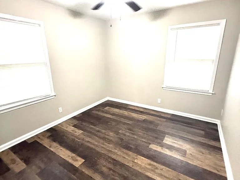 2726 Green Oaks Dr — Photo 6