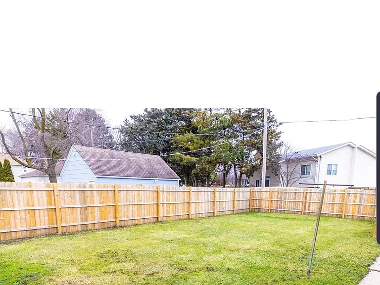 1016 Broadway Ave — Photo 23