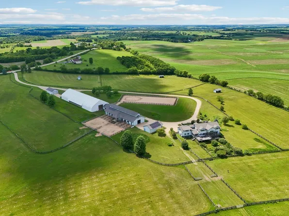 852 County Rd E, Mount Horeb, WI 53572