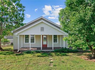 1516 Brock Rd, Yadkinville, NC 27055