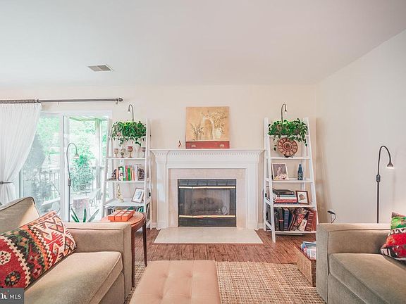 2nd image of 207B Fernwood Pl