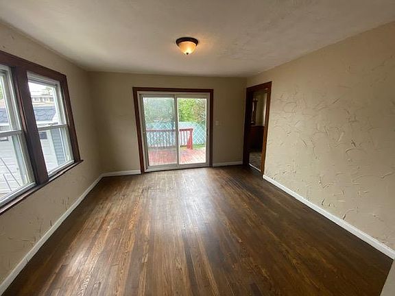 3rd image of 114 E 220th St