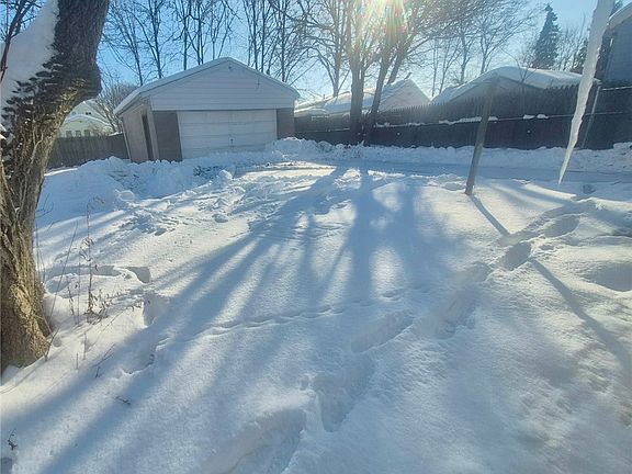 2nd image of 172 Moulson St