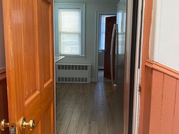 4th image of 217 Summit Ave #2