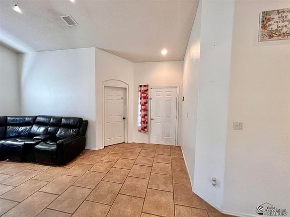5th image of 3868 W 21st Pl