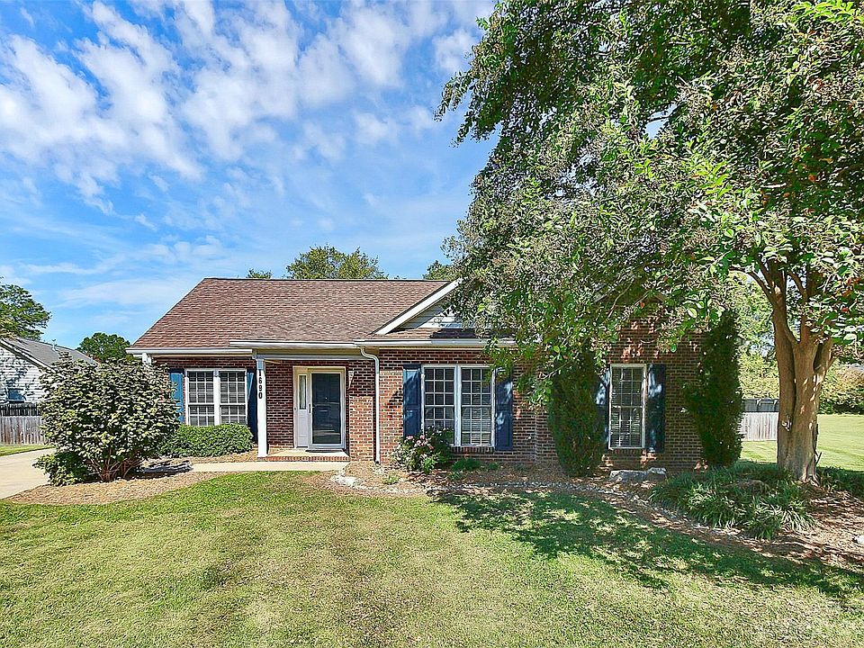 1st image of 1690 Chamberland Ct