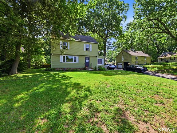 3rd image of 1466 Stafford Avenue