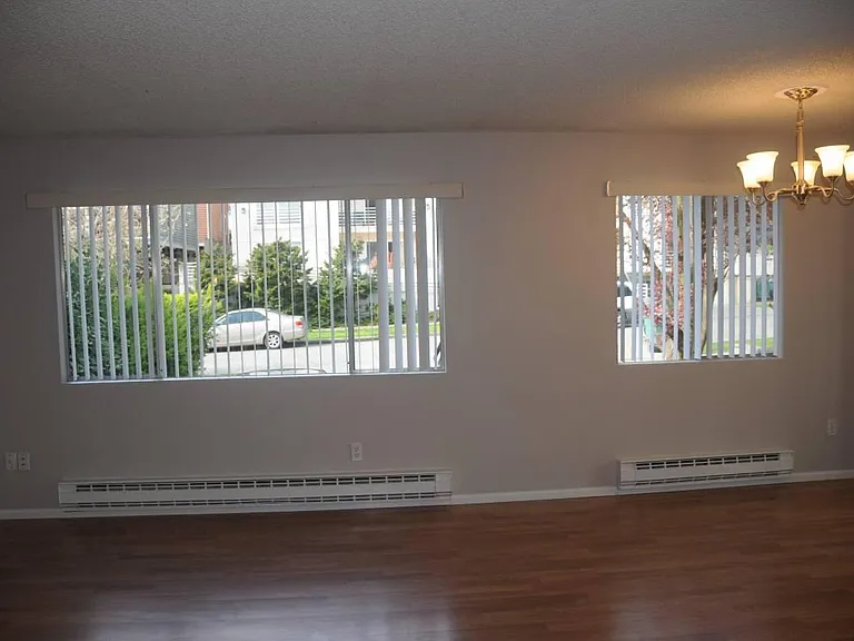 4320 Evanston Ave N — Photo 4