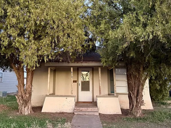 810 S 11th St, Slaton, TX 79364