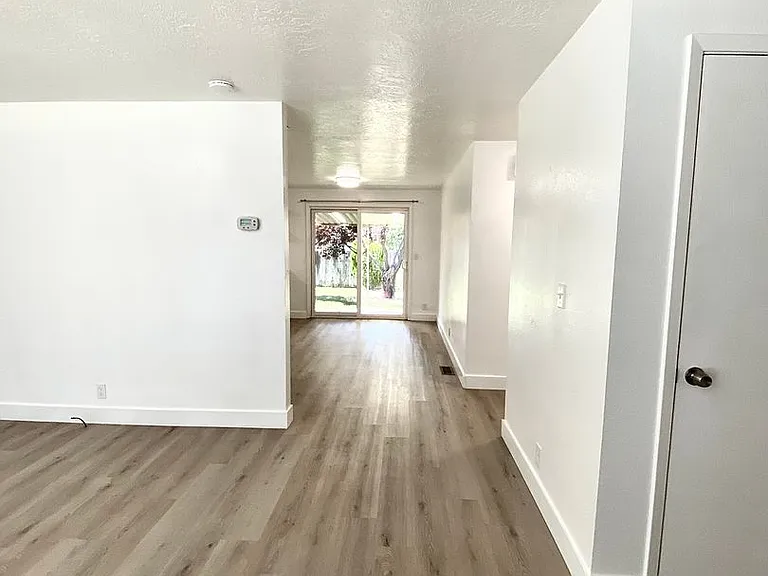 3911 S Minuteman Way — Photo 8
