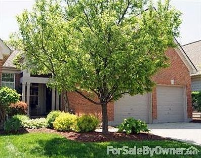 Condo : Maintenance Free! Gated Community. Golf Course, Country Club, Tennis & Pool.