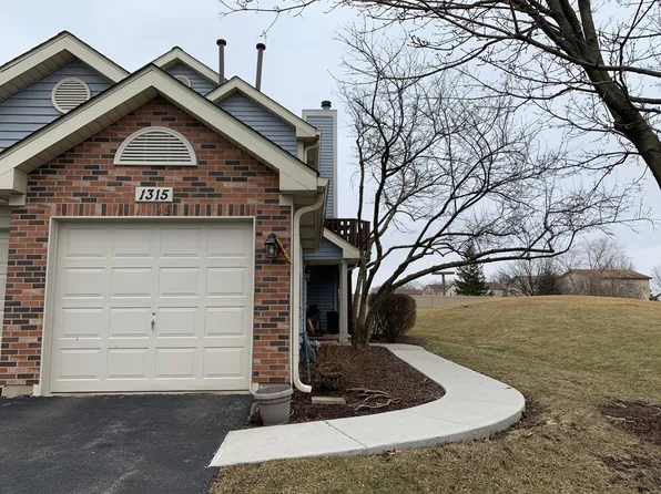 1315 Coldspring Rd, Carol Stream, IL 60188