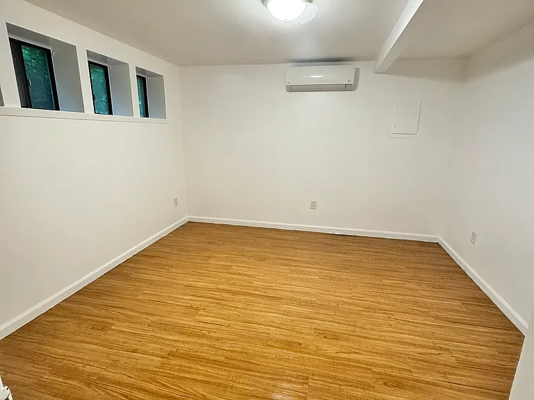 1 Hillside Ave — Photo 10