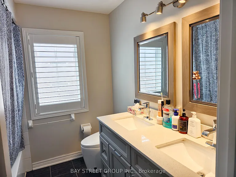 2466 Felhaber Cres — Photo 26