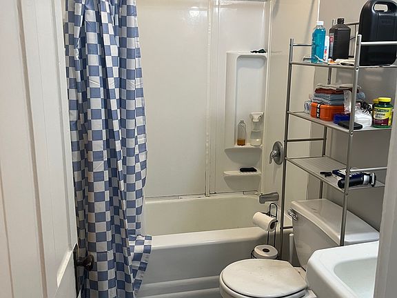 3rd image of 7 Bank St APT 2