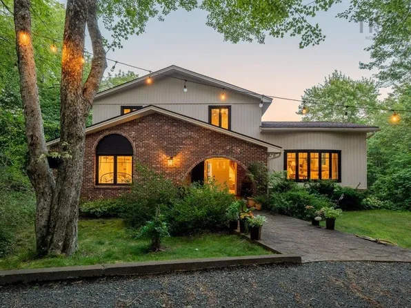 32 Halfway Lake Dr, Hammonds Plains, NS B4B 1N4