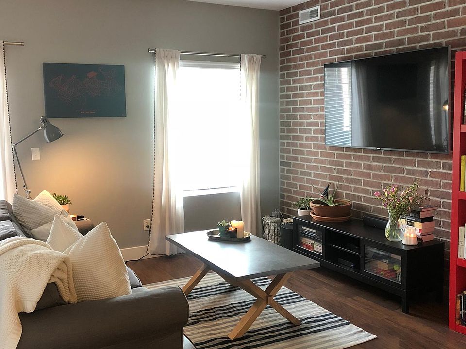 1st image of 170 E Belmont Ave APT 14